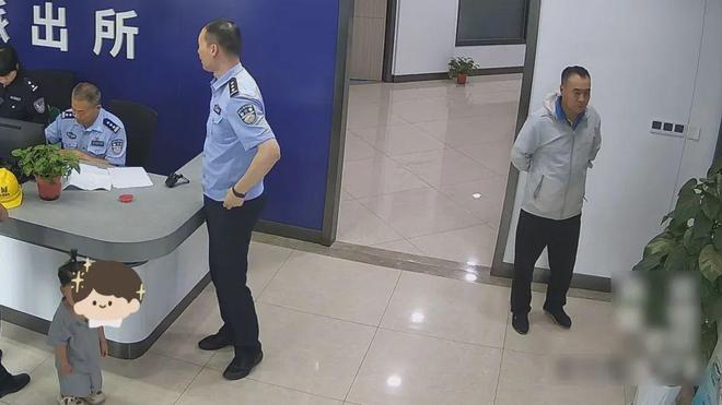 满！走失萌娃在派出所睡着了凯时尊龙人生就是博安全感满