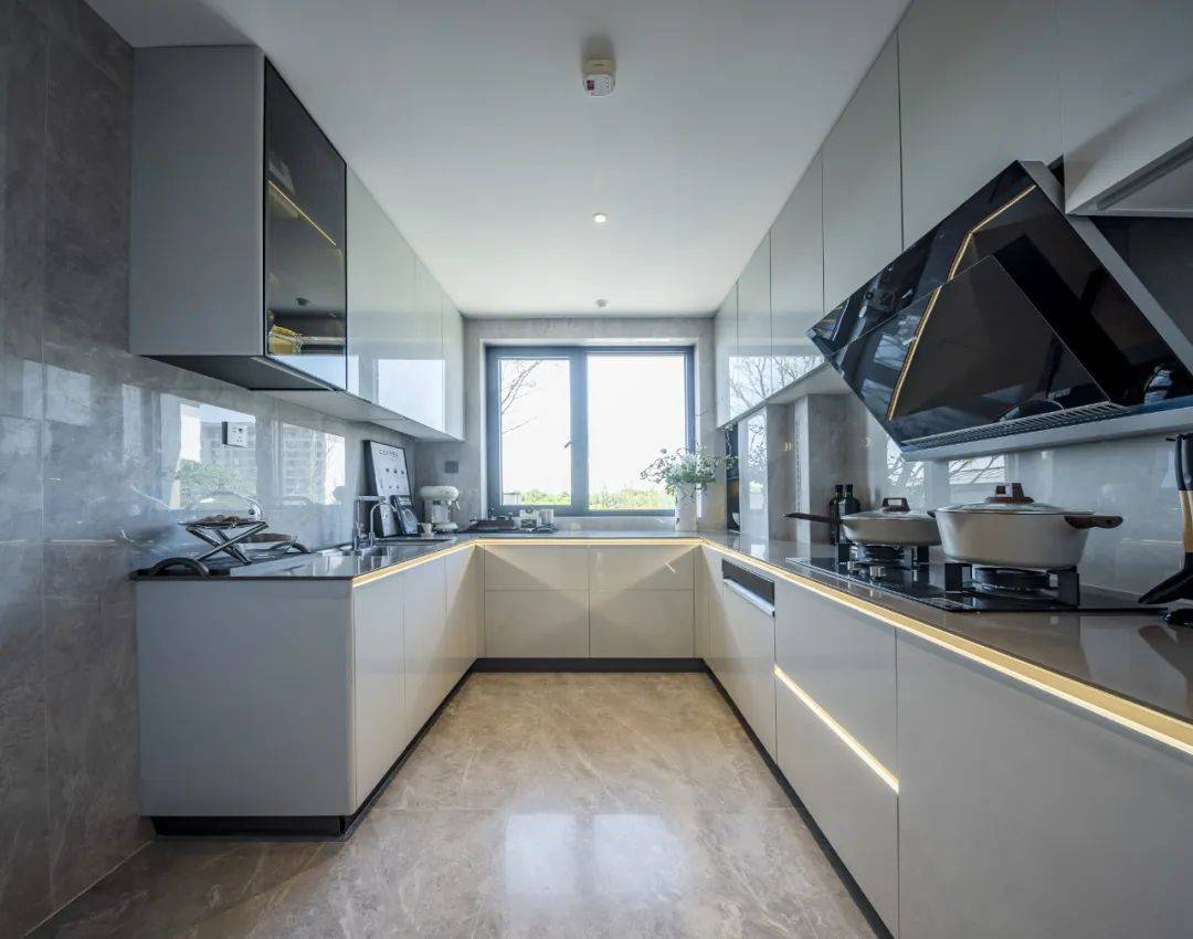 格配套户型丨最新房价+户型图+小区环境+配套+资讯+地铁距离+售楼处电话+一房一价人生就是博-尊龙凯时张江金茂府(上海)首页网站-2025楼盘评测_张江金茂府最新价(图1)