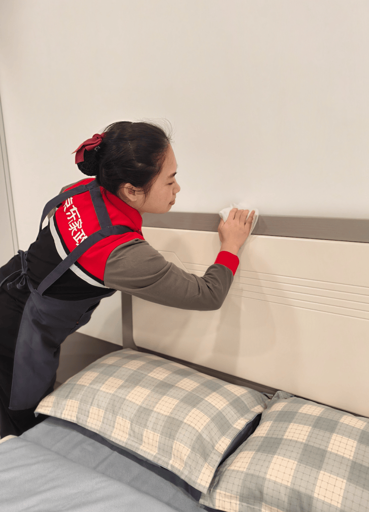 的守护者:四位家政服务师的“春忙”时刻z6尊龙·中国网站新春走基层|除尘迎新(图4) 的守护者:四位家政服务师的“春忙”时刻z6尊龙·中国网站新春走基层|除尘迎新(图4)